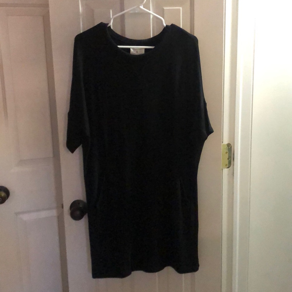 Lou Gray Black pocket dress